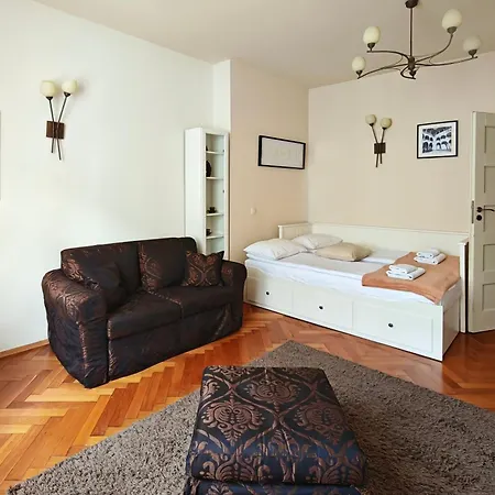 Crystal Apartman *